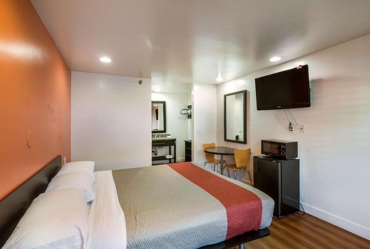 Motel 6 Monterey Park Exterior foto